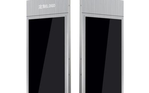 如何通过定制双品牌策略提升品牌广告机的市场影响力？