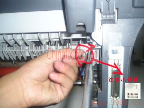 如何更换3150cdn打印机的定影单元？插图1