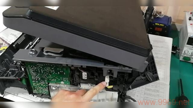 如何更换3150cdn打印机的定影单元？插图2